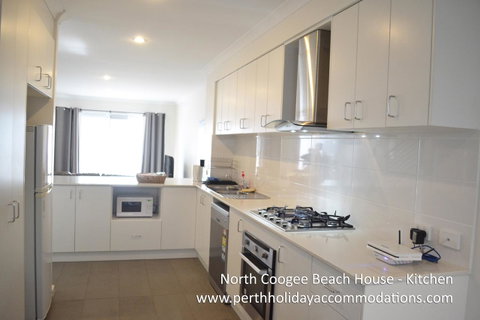 North Coogee Beach House - Accommodation Rockhampton 18