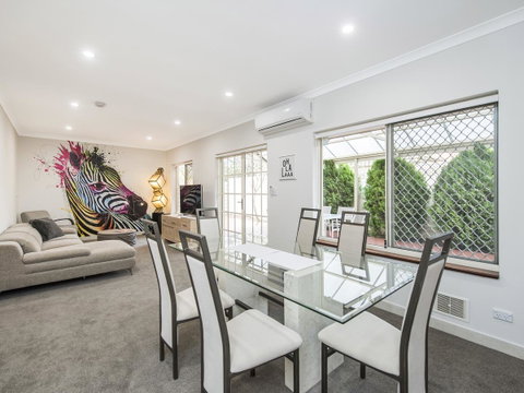 Luxury Federation Style Home - Sleeps 10 - Accommodation Rockhampton 0