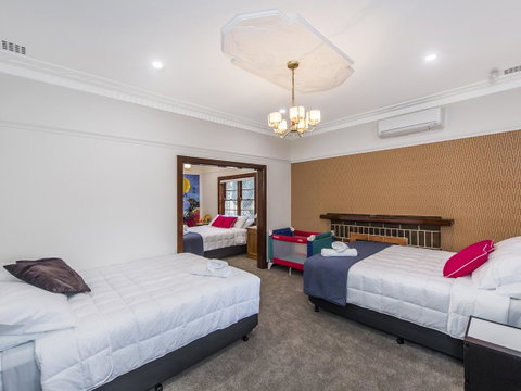 Luxury Federation Style Home - Sleeps 10 - Accommodation Rockhampton 11