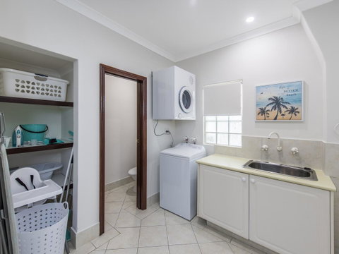 Luxury Federation Style Home - Sleeps 10 - Accommodation Rockhampton 16