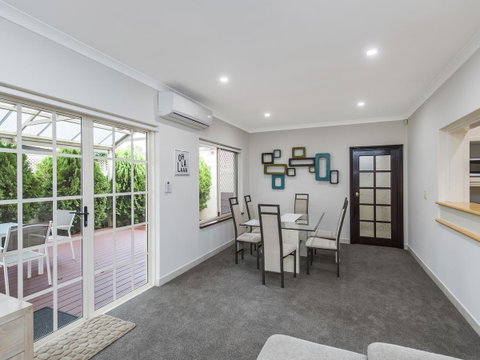 Luxury Federation Style Home - Sleeps 10 - Accommodation Rockhampton 2