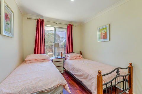 Brilliant, Neat, Convenient, Family-friendly House - Accommodation Rockhampton 10