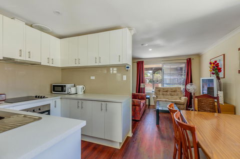 Brilliant, Neat, Convenient, Family-friendly House - Accommodation Rockhampton 4