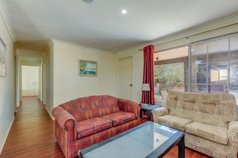 Brilliant, Neat, Convenient, Family-friendly House - Accommodation Rockhampton 2