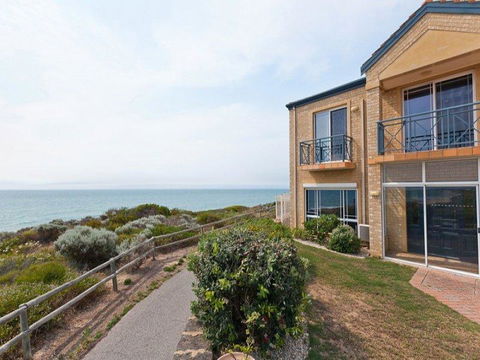 Caravel Beach House Mandurah - Accommodation Rockhampton 0
