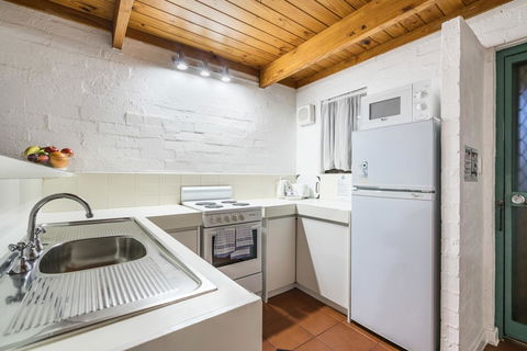 Cottesloe Beach Chalets - Accommodation Rockhampton 34