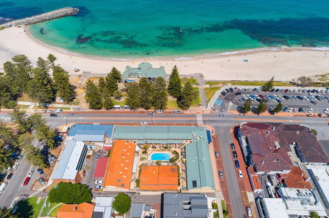 Cottesloe Beach Chalets - Accommodation Rockhampton 12