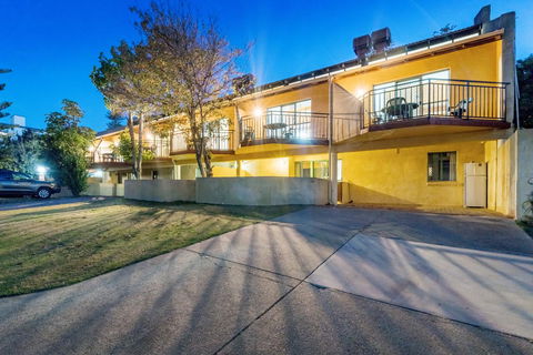 Cottesloe Beach Chalets - Accommodation Rockhampton 2