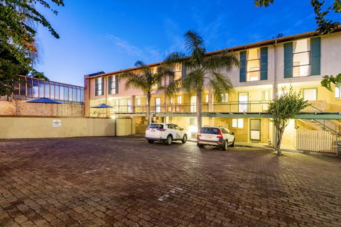 Cottesloe Beach Chalets - Accommodation Rockhampton 9