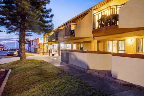 Cottesloe Beach Chalets - Accommodation Rockhampton 4