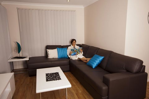 Cape Villas - Accommodation Rockhampton 1