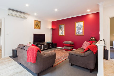 Downton Villa - Accommodation Rockhampton 5
