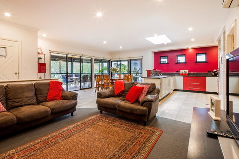 Downton Villa - Accommodation Rockhampton 8