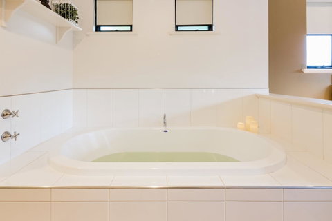 Downton Villa - Accommodation Rockhampton 18