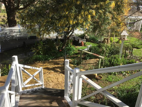 Applegate Lane Chalet - Accommodation Rockhampton 18