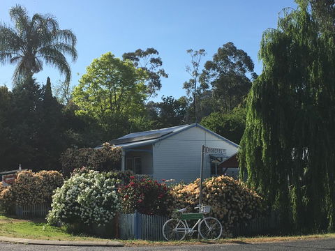 Applegate Lane Chalet - Accommodation Rockhampton 1