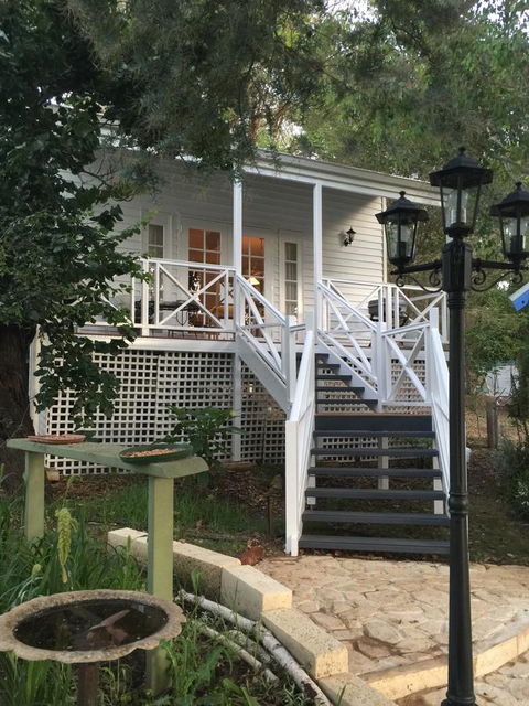 Applegate Lane Chalet - Accommodation Rockhampton 16