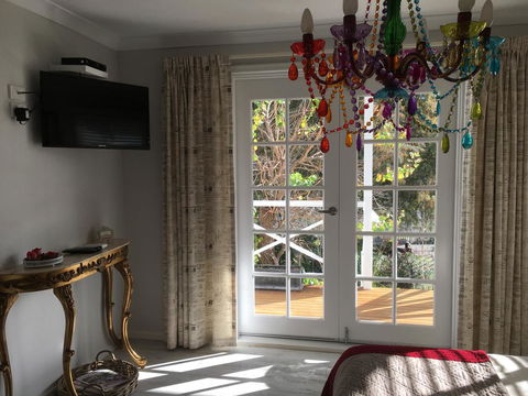 Applegate Lane Chalet - Accommodation Rockhampton 6