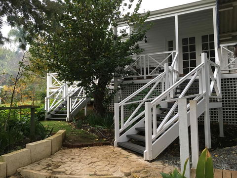 Applegate Lane Chalet - Accommodation Rockhampton 5