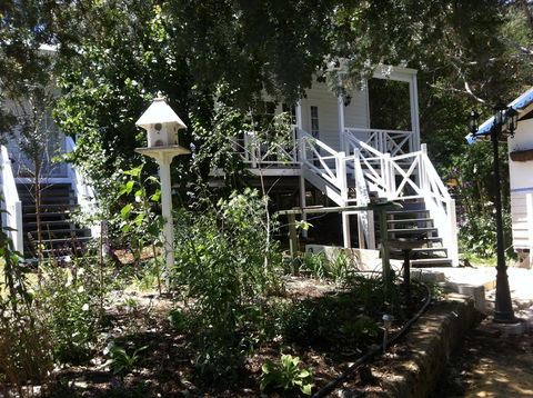 Applegate Lane Chalet - Accommodation Rockhampton 15