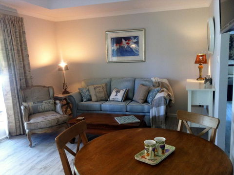 Applegate Lane Chalet - Accommodation Rockhampton 11