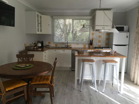 Applegate Lane Chalet - Accommodation Rockhampton 12