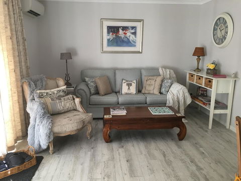 Applegate Lane Chalet - Accommodation Rockhampton 10
