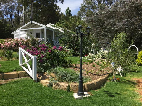 Applegate Lane Chalet - Accommodation Rockhampton 4