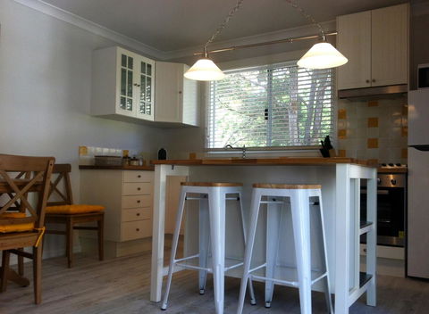 Applegate Lane Chalet - Accommodation Rockhampton 13