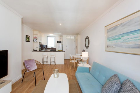 Ocean Breeze Apartment - Accommodation Rockhampton 9