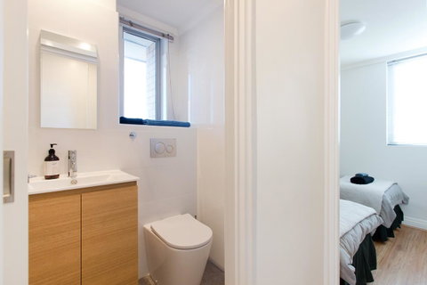 Ocean Breeze Apartment - Accommodation Rockhampton 26