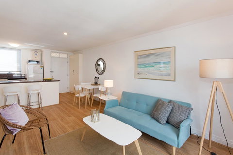 Ocean Breeze Apartment - Accommodation Rockhampton 10