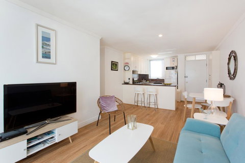 Ocean Breeze Apartment - Accommodation Rockhampton 8
