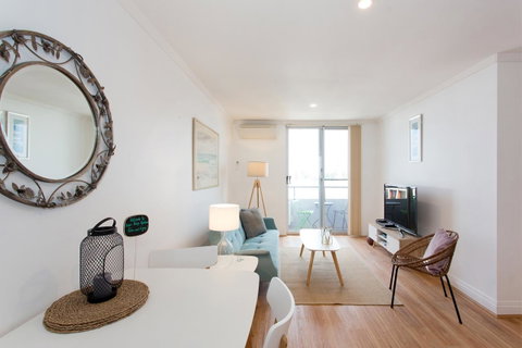 Ocean Breeze Apartment - Accommodation Rockhampton 12
