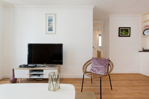 Ocean Breeze Apartment - Accommodation Rockhampton 16