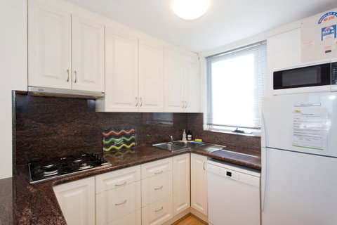 Ocean Breeze Apartment - Accommodation Rockhampton 14