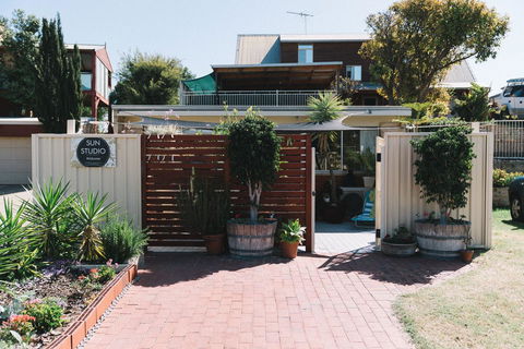 Sun Studio - Accommodation Rockhampton 12