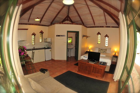 Waterfall Cottages - Accommodation Rockhampton 20