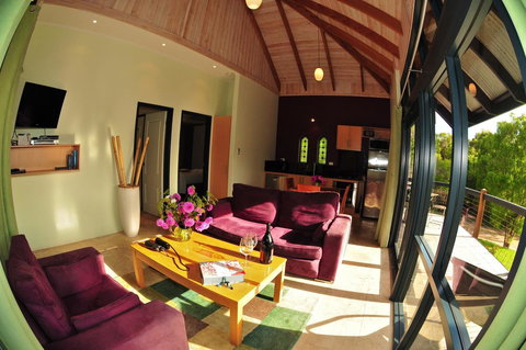 Waterfall Cottages - Accommodation Rockhampton 12