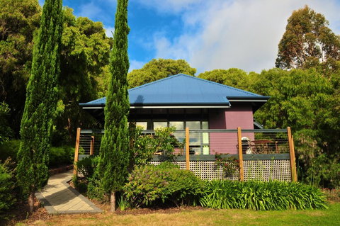 Waterfall Cottages - Accommodation Rockhampton 0