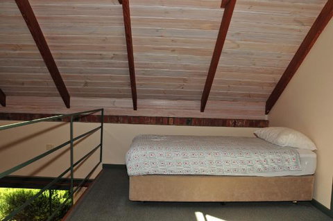 Waterfall Cottages - Accommodation Rockhampton 3