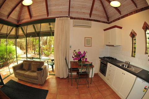 Waterfall Cottages - Accommodation Rockhampton 18