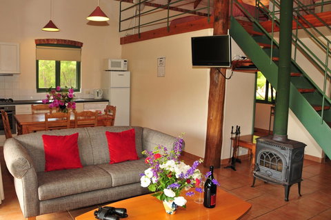 Waterfall Cottages - Accommodation Rockhampton 14