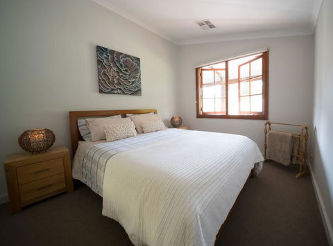 The Farmhouse - Accommodation Rockhampton 6