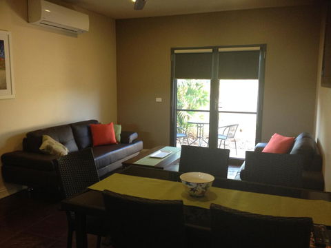 Breezes Apartments - Accommodation Rockhampton 2