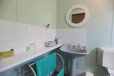 Jacaranda Guest House - Accommodation Rockhampton 9