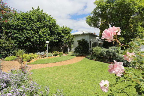 Jacaranda Guest House - Accommodation Rockhampton 40