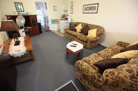 Jacaranda Guest House - Accommodation Rockhampton 8