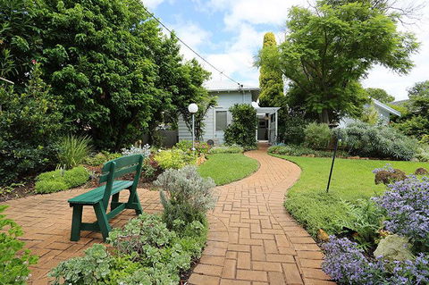Jacaranda Guest House - Accommodation Rockhampton 38