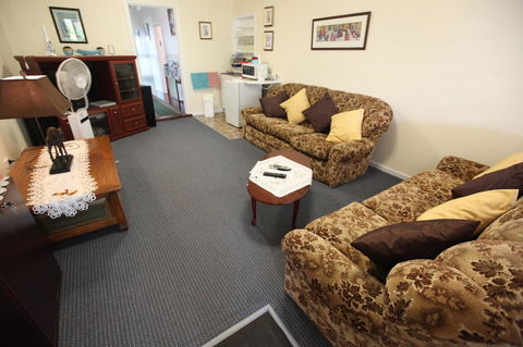 Jacaranda Guest House - Accommodation Rockhampton 7